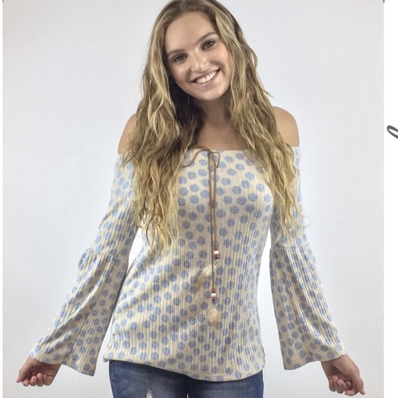 SOLD OUT‼️Off Shoulder Bell Sleeve Polka Dot Top - Picture 3 of 3