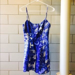 vintage blue/white patterned dress