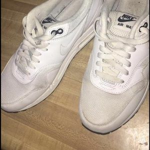 White Nike air max's