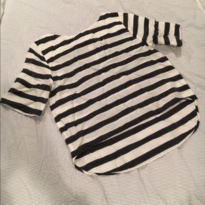 Thick striped lightweight cropped top.