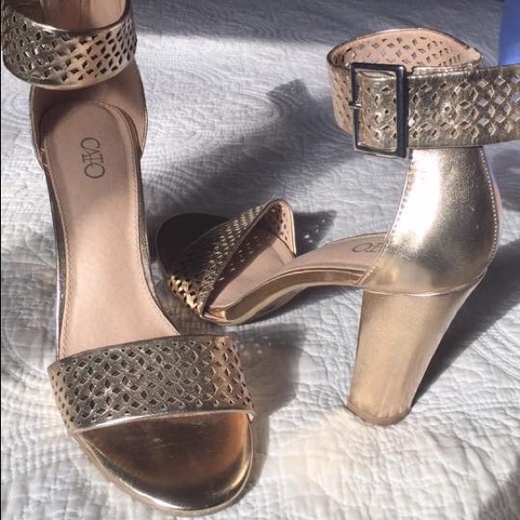 High Heels with ankle strap - Picture 2 of 3