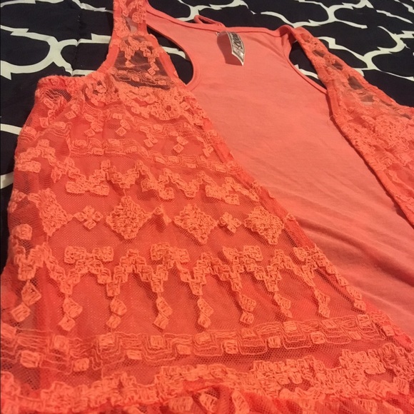 🔥LAST DAY TIL MOVE🔥Coral lace transparent vest - Picture 2 of 4