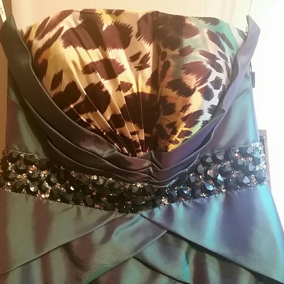 UNIQUE FORMAL Dress!!!! - BRAND NEW WITH TAGS - Picture 2 of 8