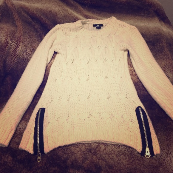H&M white sweater