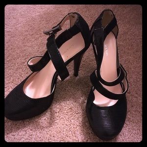 Calvin Klein Shoes - Beautiful Calvin Klein black closed toe heels Calvin Klein Shoes - Beautiful Calvin Klein black closed toe heels