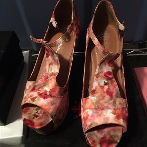 Jeffrey campbell foxy watercolor floral LE wedges