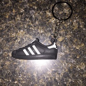 adidas superstar keychain