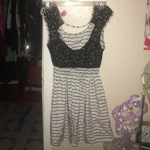 Dress - Picture 2 of 3