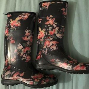 Floral rain boots!!! Never warn!
