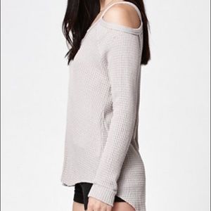 LA hearts cold shoulder thermal