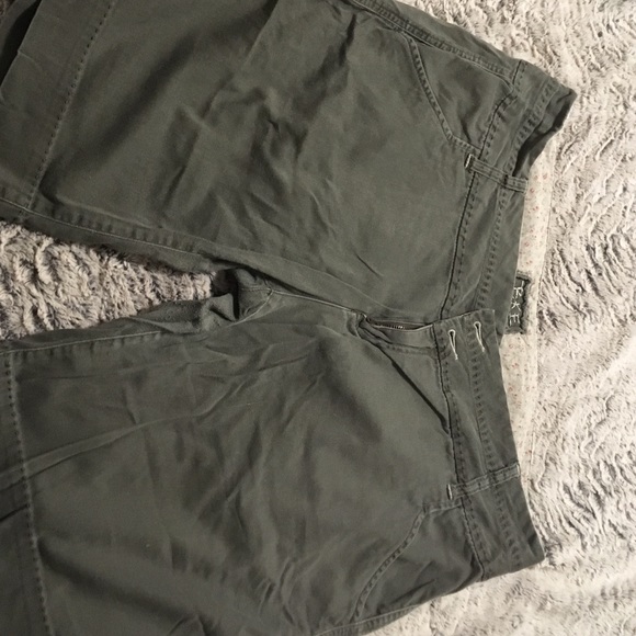 BKE olive green Bermuda short