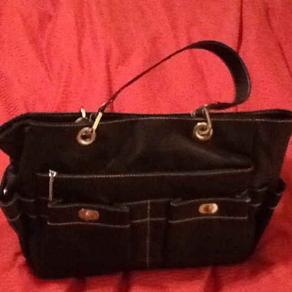 Large nylon bag with magnetic closure