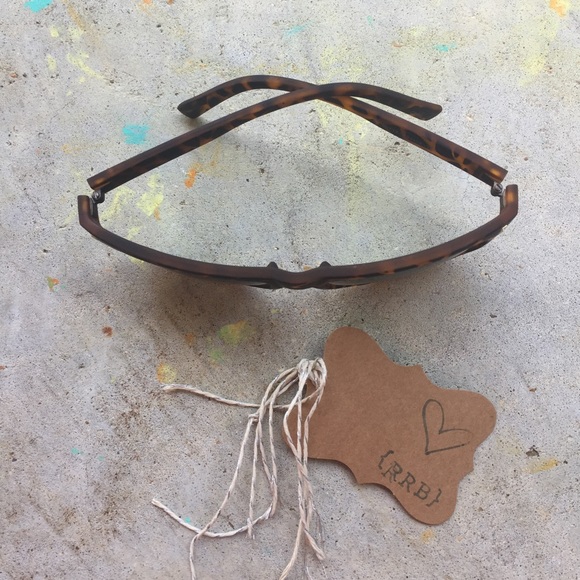 Brand New Sunglasses - Picture 3 of 3