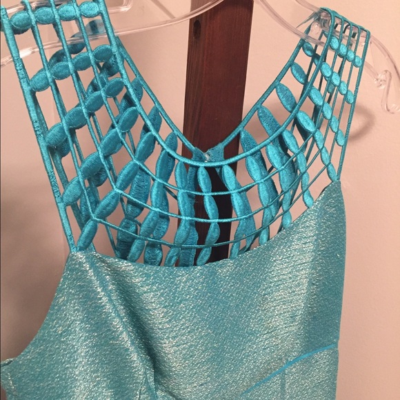 Tahari Dress Size 0 - Perfect Wedding Dress - Picture 2 of 4