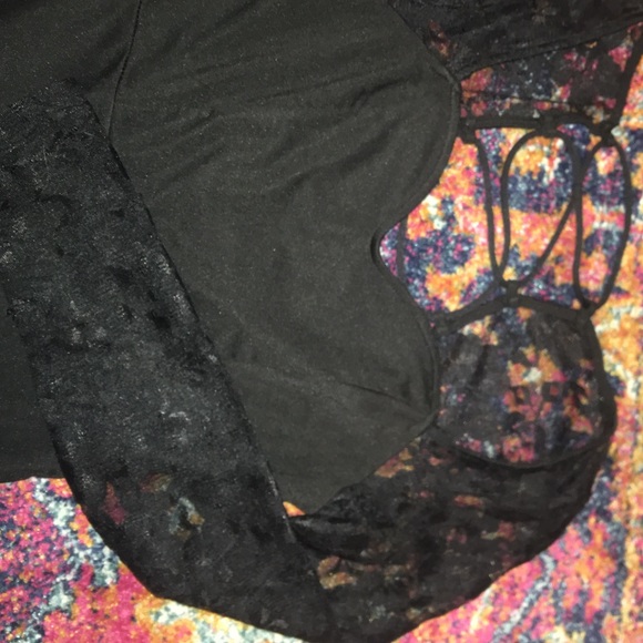 Black lace dress - Picture 3 of 3