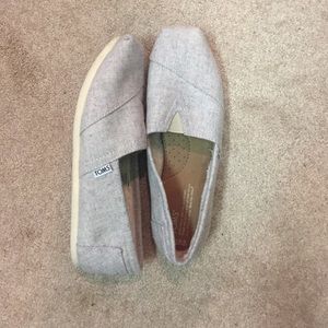 Toms slippers