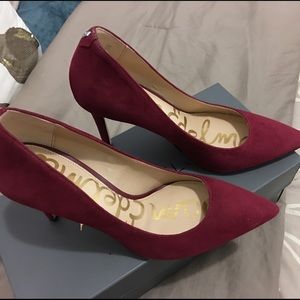 Sam Eldeman Pumps Wine