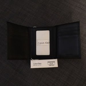 Calvin Klein Accessories - Calvin Klein Leather Trifold Wallet Calvin Klein Accessories - Calvin Klein Leather Trifold Wallet