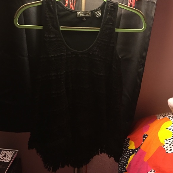 Top - Picture 2 of 2