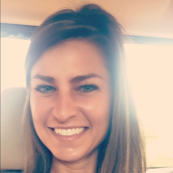 Meet your Posher, Laurie - Picture 1 of 1