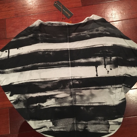 NWT Black/White hi low crop top - Picture 3 of 3