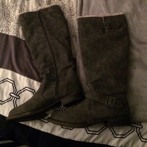 Winter boots size 10z