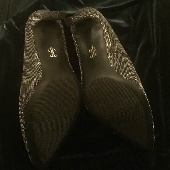 Jennifer Lopez Silvery Heels - Picture 2 of 4