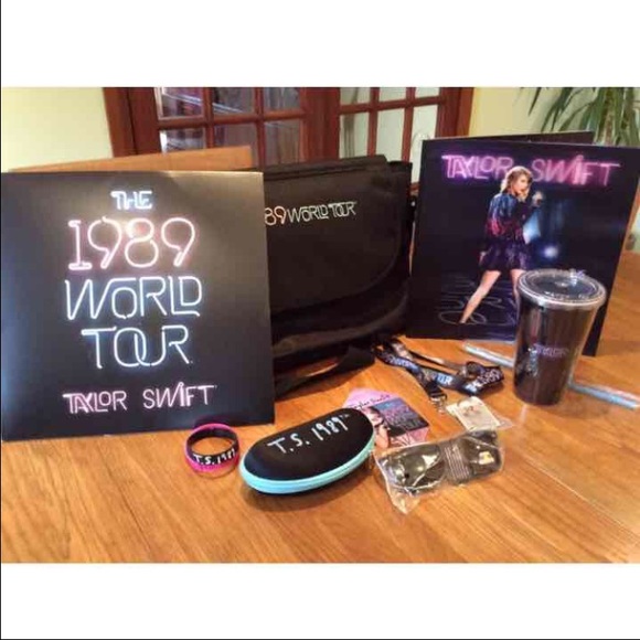 Taylor Swift 1989 Tour Pack