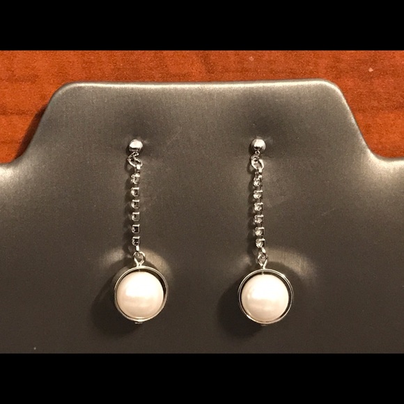 Earrings - Picture 1 of 1