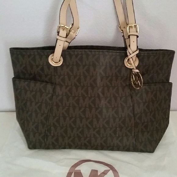 Michael Kors Purse - Picture 1 of 2