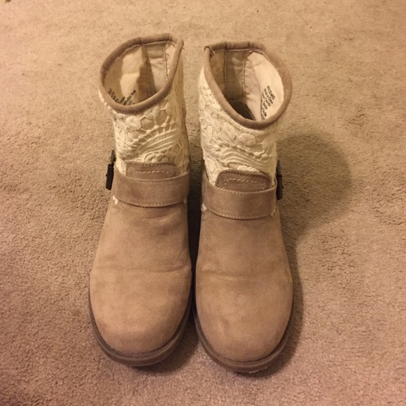 Mudd tan and cream ankle boots