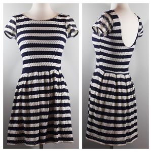 EIGHT SIXTY WHITE & NAVY STRIPED