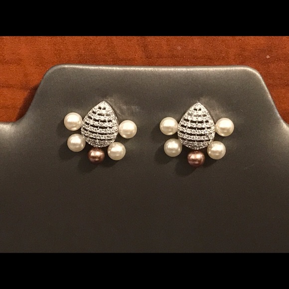 Studs - Picture 1 of 1