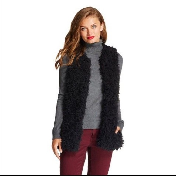 Black fur vest, size medium
