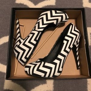 Michael Antonio Love Me Chevron Pump