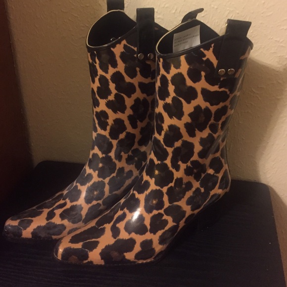 BOPS rain boots