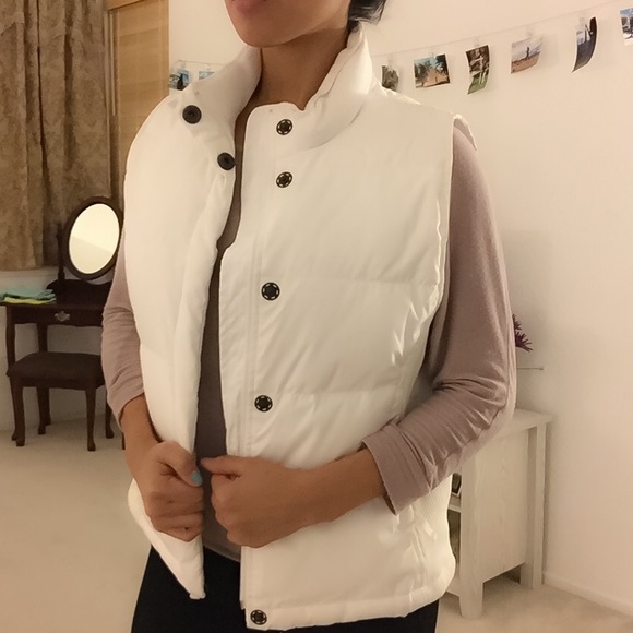 Gap White Winter Vest - Size M - Picture 2 of 4