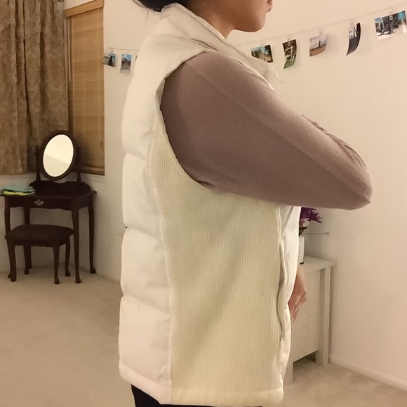 Gap White Winter Vest - Size M - Picture 3 of 4