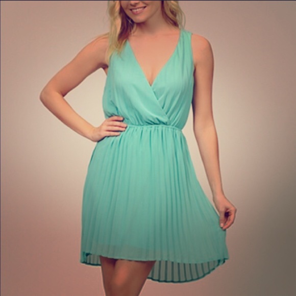 Moon Collection Dresses & Skirts - Tiffany Blue Pleated Hi-Lo Dress