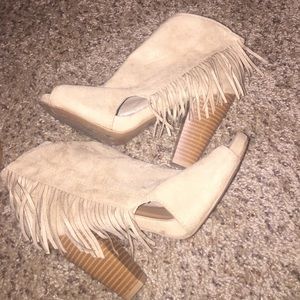 Women's size 6 Qupid fringe heels
