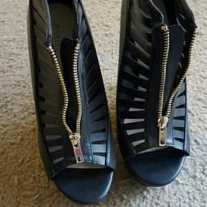 Black Zipper Wedge