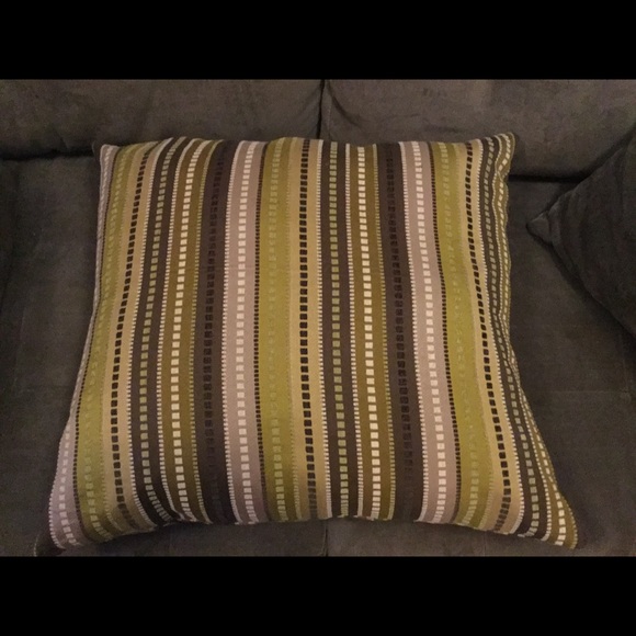 New 2 Stripped Pillows - Picture 2 of 3