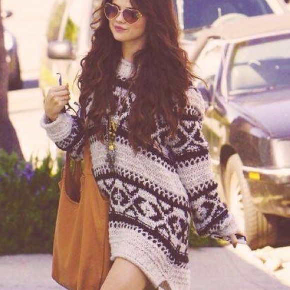 FREE PEOPLE SWEATER WITH SELENA GOMEZ - Picture 2 of 4