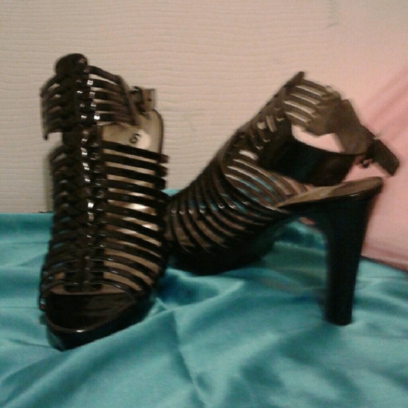 Shoes size 6 - Picture 2 of 3