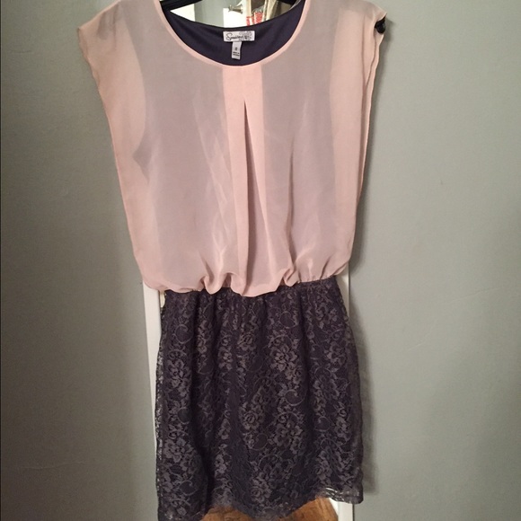 Light pink/grayish-purple dress