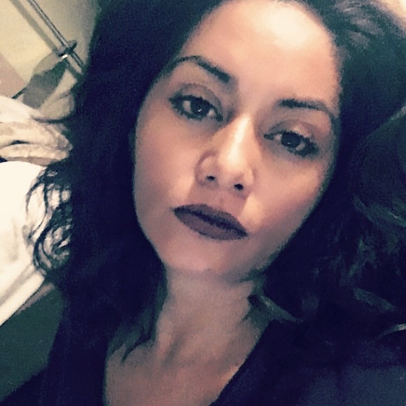 Meet your Posher, Alma