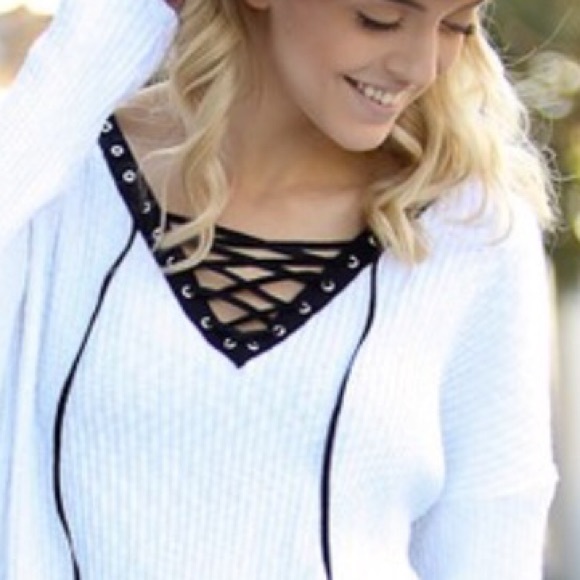White Lace up Tunic - Picture 4 of 4