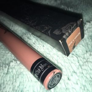 Kat Von D Makeup - Kat Von D Bow N Arrow Liquid Lipstick Kat Von D Makeup - Kat Von D Bow N Arrow Liquid Lipstick