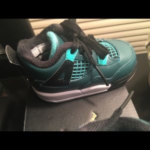 Jordan 4 retro teal/white/black size 4C EUC