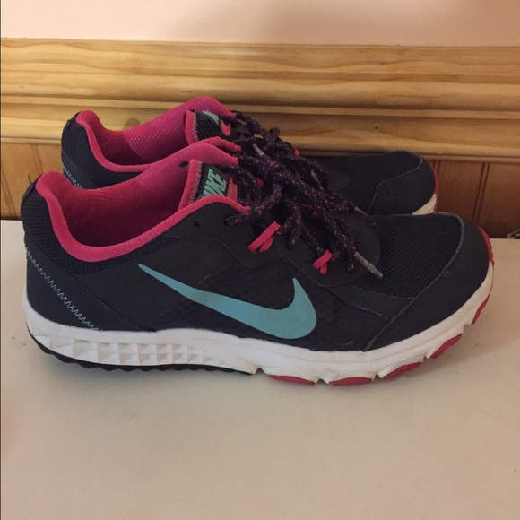 Nike Tennis Shoes